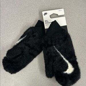 Nike Plush Knit Mittens (NWT)